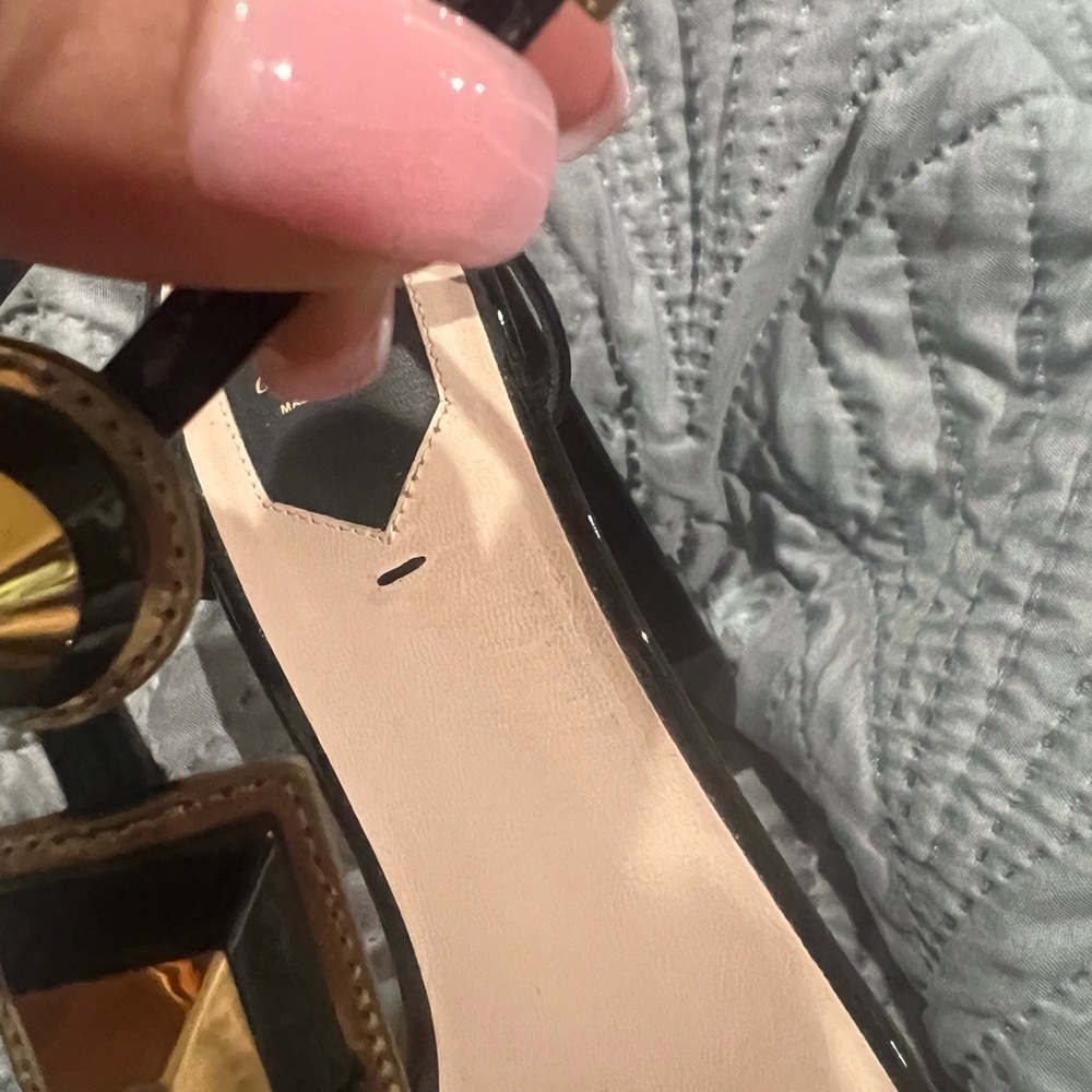 Fendi Women's Black and Gold Sandals - Picture 4 of 10
